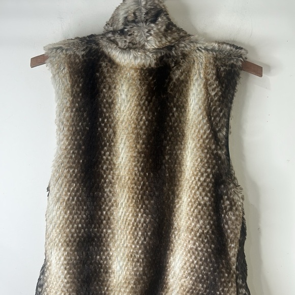 Show Me Your MUMU Fausta Faux Fur Vest Cream Brown Size Small - Picture 12 of 14